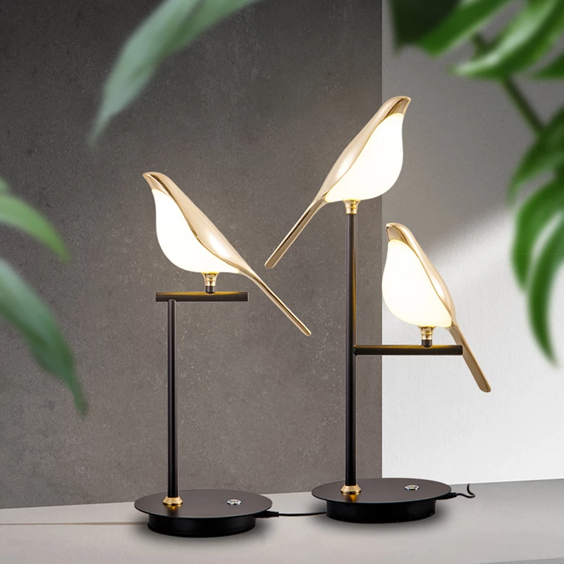 Bird desk lamp